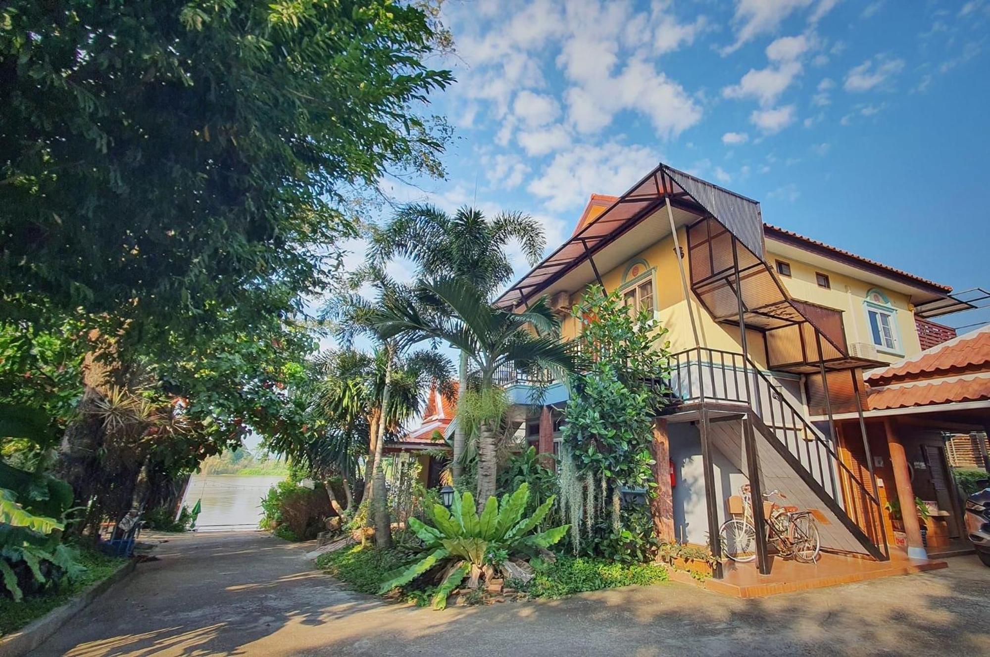 Ruen Thai Ban Rim Nam Кампхэнгпхет Экстерьер фото