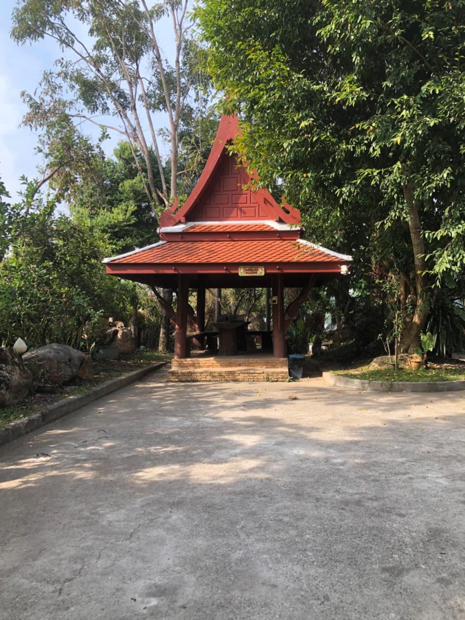 Ruen Thai Ban Rim Nam Кампхэнгпхет Экстерьер фото