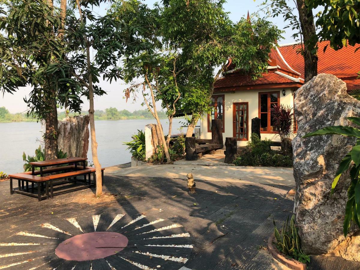Ruen Thai Ban Rim Nam Кампхэнгпхет Экстерьер фото